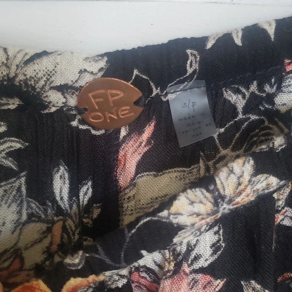 Free People floral wide slit ruffle leg pull up elastic waist women's pants S